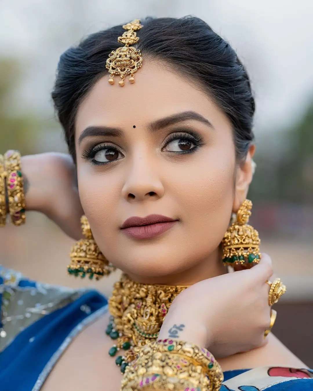 Indian TV Actress Sreemukhi Pics in Blue Lehenga Choli